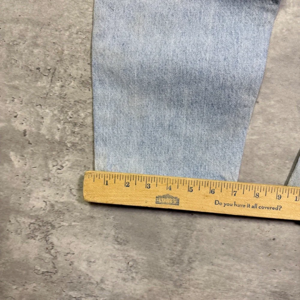 Vintage Levis 550 Relaxed Fit Tapered Leg Jeans Light Wash Made in USA 33x34